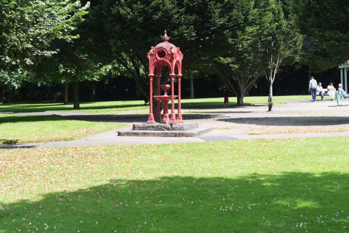 DRINKING FOUNTAIN IN CLARE STREET PARK LIMERICK  003