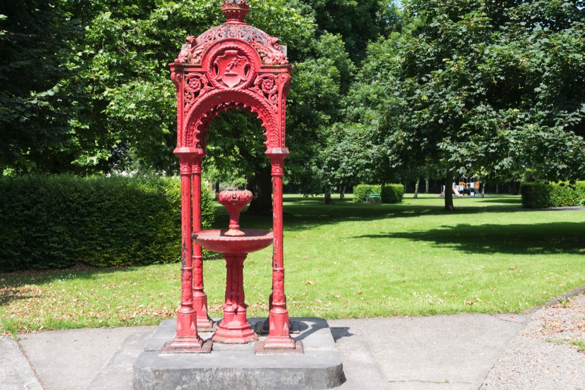 DRINKING FOUNTAIN IN CLARE STREET PARK LIMERICK  004