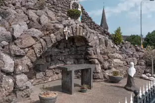 THE MARIAN GROTTO AT FERRY BANK NEAR WATERFORD CITY [PHOTOGRAPHED AUGUST 2025]-255551-1
