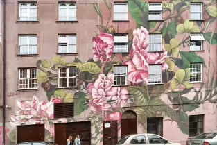 FLOWERS ON THE STREET PRODUCED IN 2017 BY LULA GROCE [I PHOTOGRAPHED THIS MURAL IN 2017 AND ITS REPLACEMENT IN AUGUST 2025]-255639-1