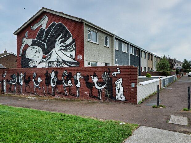 2023 MURAL BY ALEX SENNA A noteworthy aspect of this mural is its integration of localised details. Senna painted an image of the house itself...