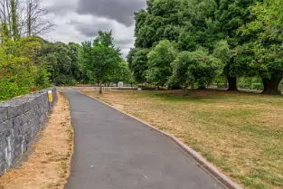 PEOPLES PARK AND THE BRIDGE TO THE WATERFORD COURT HOUSE [PHOTOGRAPHED JULY 2018]-255343-1
