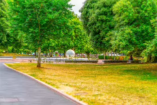 PEOPLES PARK AND THE BRIDGE TO THE WATERFORD COURT HOUSE [PHOTOGRAPHED JULY 2018]-255344-1