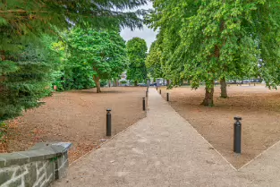PEOPLES PARK AND THE BRIDGE TO THE WATERFORD COURT HOUSE [PHOTOGRAPHED JULY 2018]-255346-1