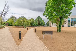PEOPLES PARK AND THE BRIDGE TO THE WATERFORD COURT HOUSE [PHOTOGRAPHED JULY 2018]-255353-1