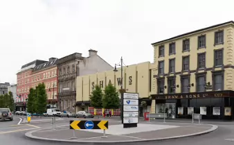 GRANVILLE HOTEL IN WATERFORD [PHOTOGRAPHED JULY 2018]-255192-1