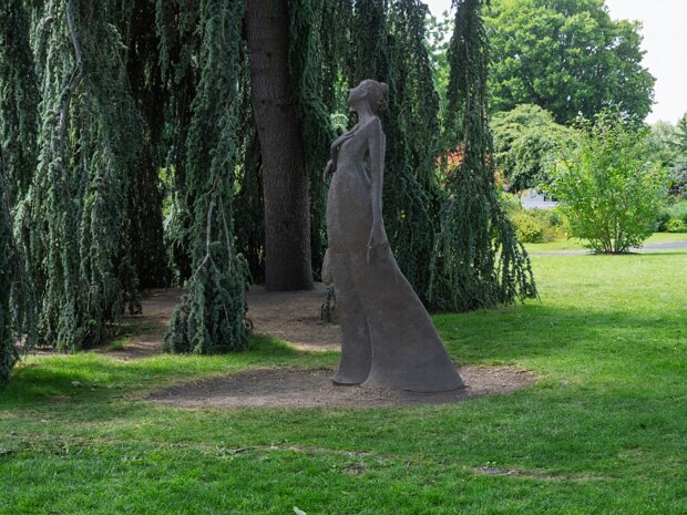 THE BEST NIGHT EVER The sculptor behind "The Best Night Ever" is Bob Quinn, born in 1948. Bob enjoyed a long and distinguished career in the...