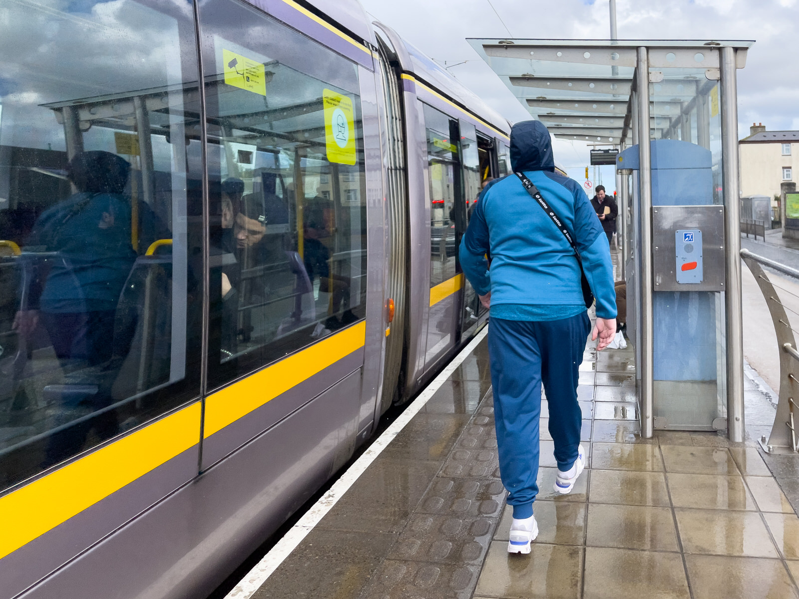 IT BEGAN TO RAIN AS SOON AS I GOT OFF THE TRAM