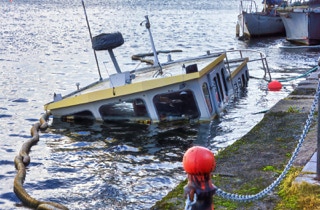 BOATS IN DISTRESS AT CHARLOTTE QUAY 001