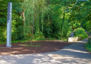 BUSHY IS A NEW TALL SCULPTURE IN BUSHY PARK 001