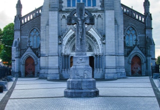 LARGE CELTIC CROSS AT ST PETER'S 001