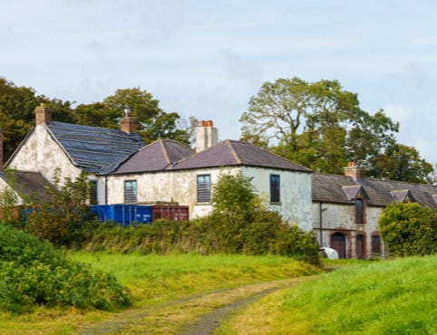 LEHAUNSTOWN PARK HOUSE NEAR TULLY CHURCH [HAS BEEN UNOCCUPIED FOR YEARS] 001