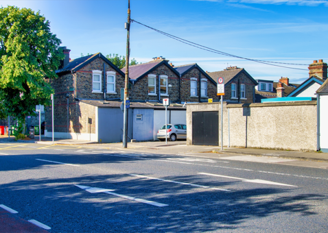 A SHORT SECTION OF RATHFARNHAM ROAD [PHOTOGRAPHED AUGUST 2022] 001
