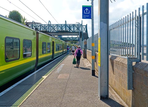 LONGFORD TERRACE AND CLOSE BY [SALTHILL AND MONKSTOWN TRAIN STATION] 001