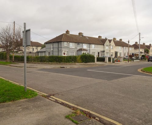 TODAY I WALKED FROM THE TRAM STOP AT WINDY ARBOUR TO ROEBUCK ROAD 001
