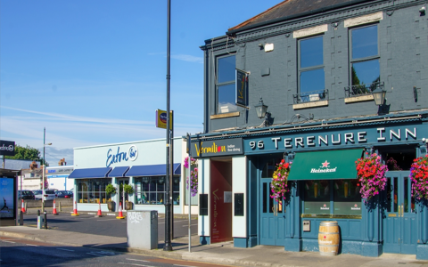 THE TERENURE INN IS AN OLD DUBLIN PUB [PHOTOGRAPHED IN AUGUST 2022]  001