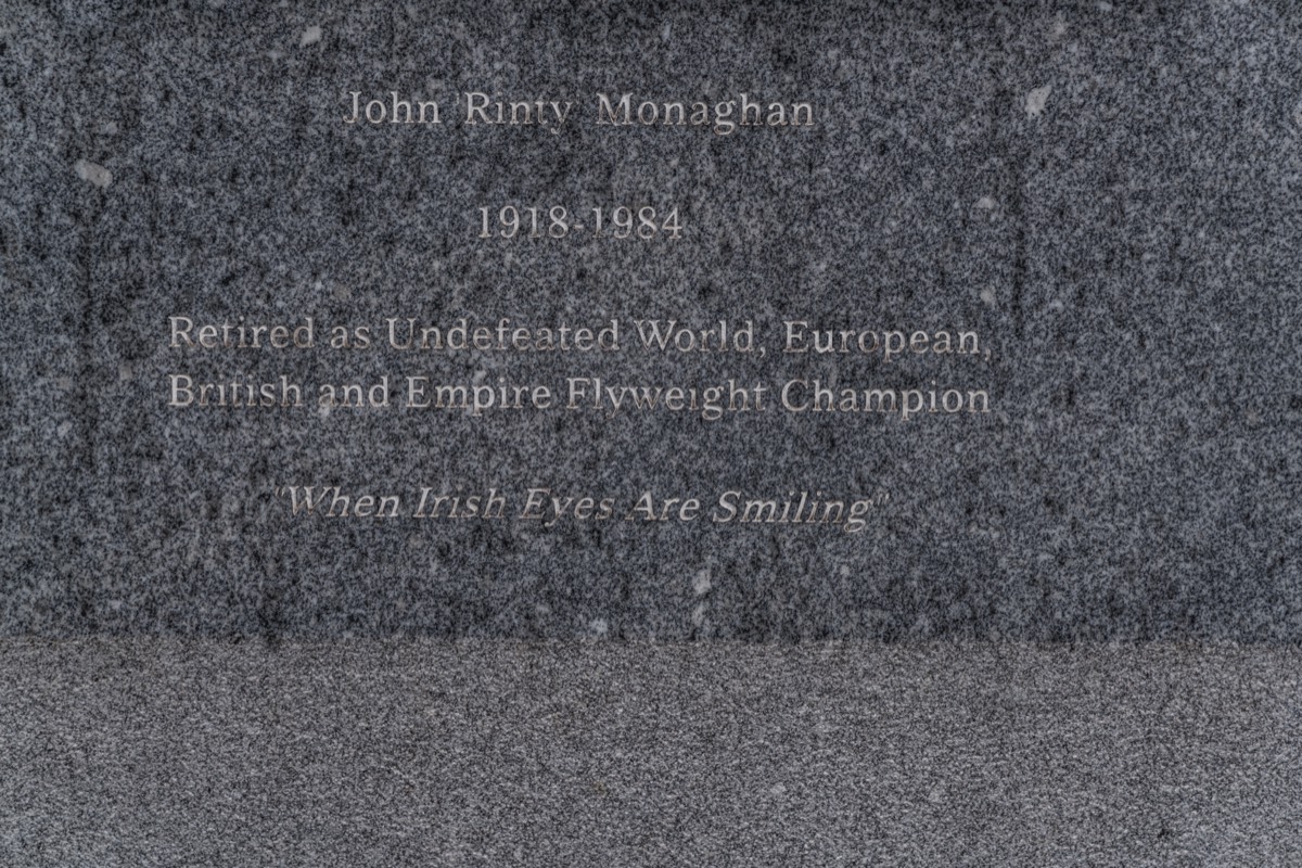 STATUE OF JOHN RINTY MONAGHAN [WHEN IRISH EYES ARE SMILING] 003
