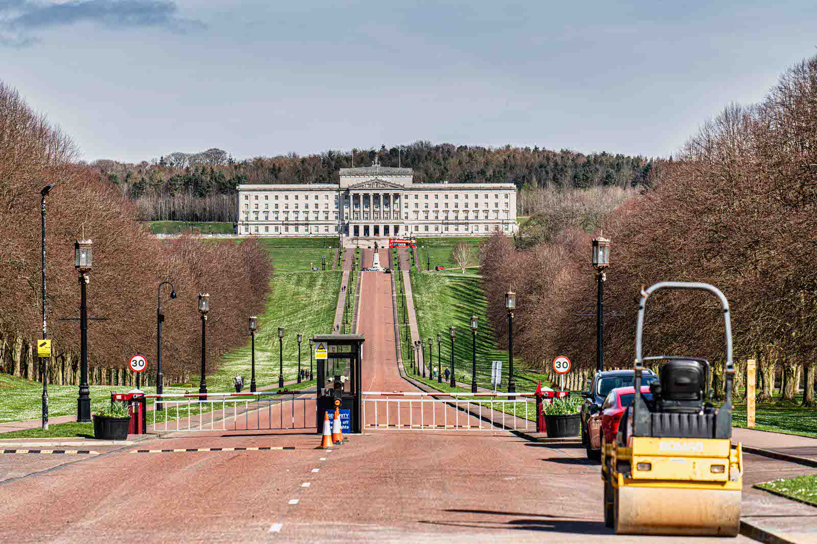  A long walk to the main building at Stormont 
