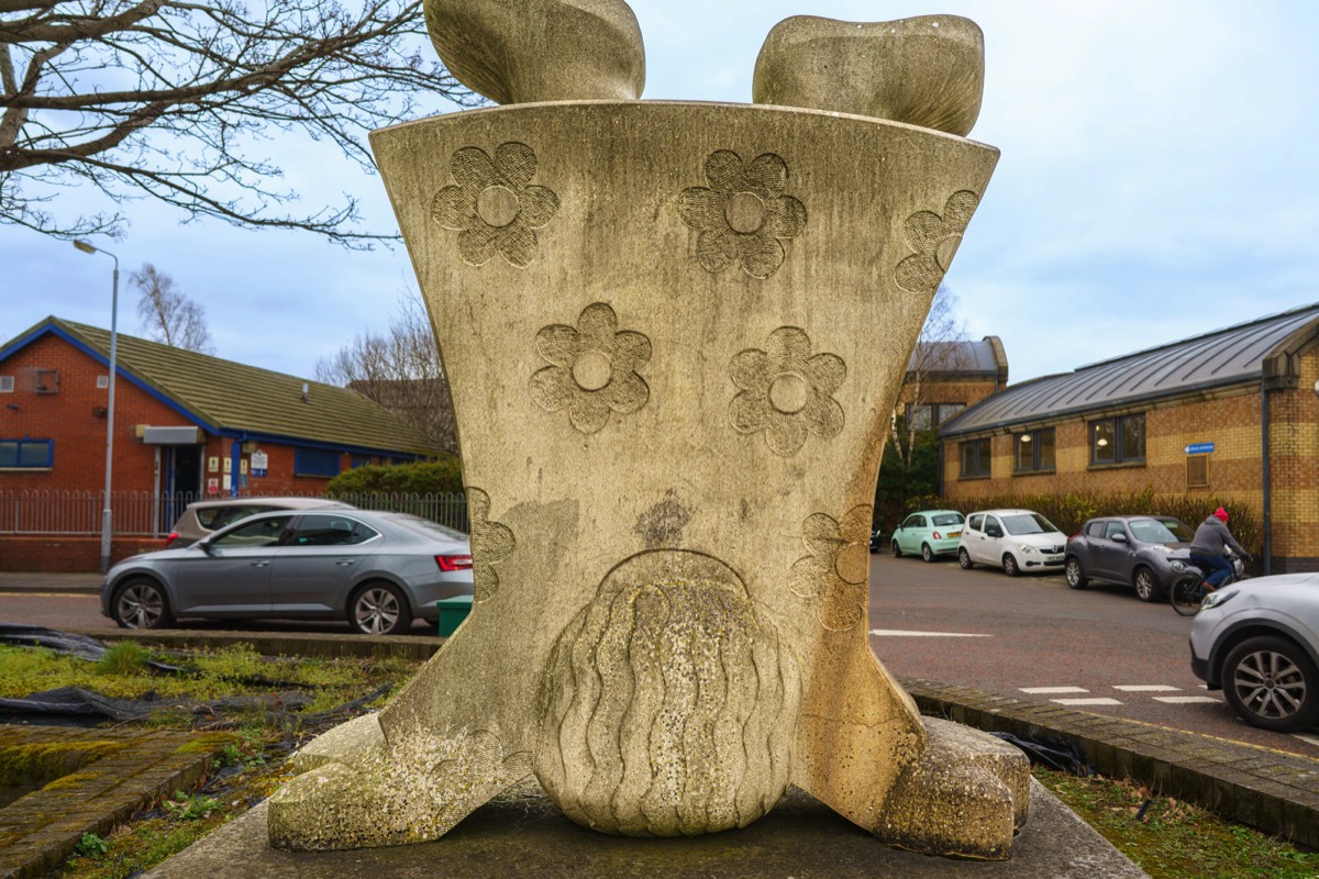 YOGA LESSON SCULPTURE BY MICHAEL DISLEY 001