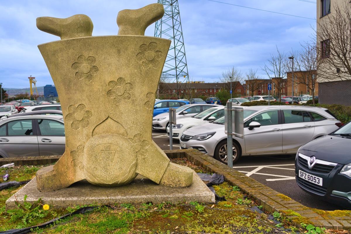 YOGA LESSON SCULPTURE BY MICHAEL DISLEY 003