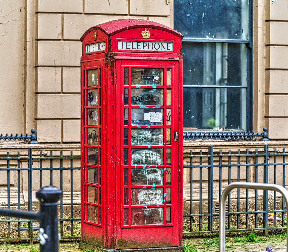 RED K6 PHONE KIOSK