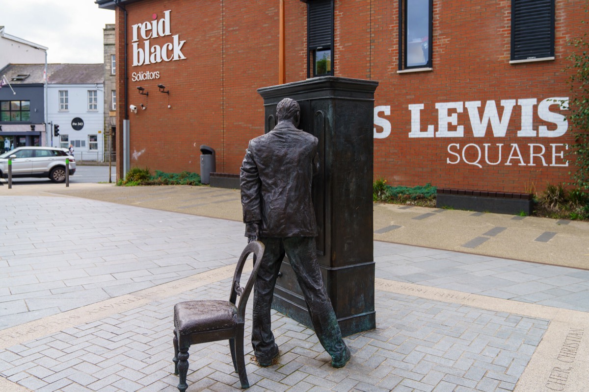 THE SEARCHER BY ROSS WILSON - CS LEWIS SQUARE IN BELFAST 004