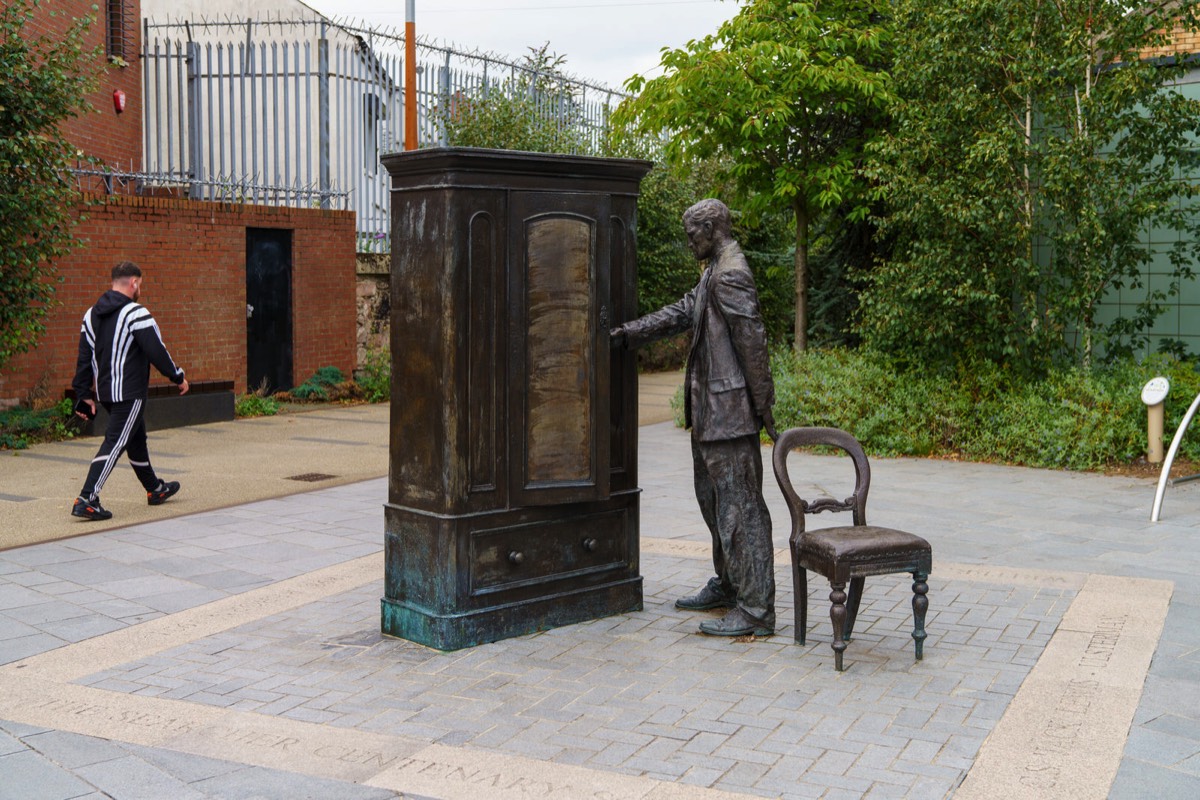 THE SEARCHER BY ROSS WILSON - CS LEWIS SQUARE IN BELFAST 007