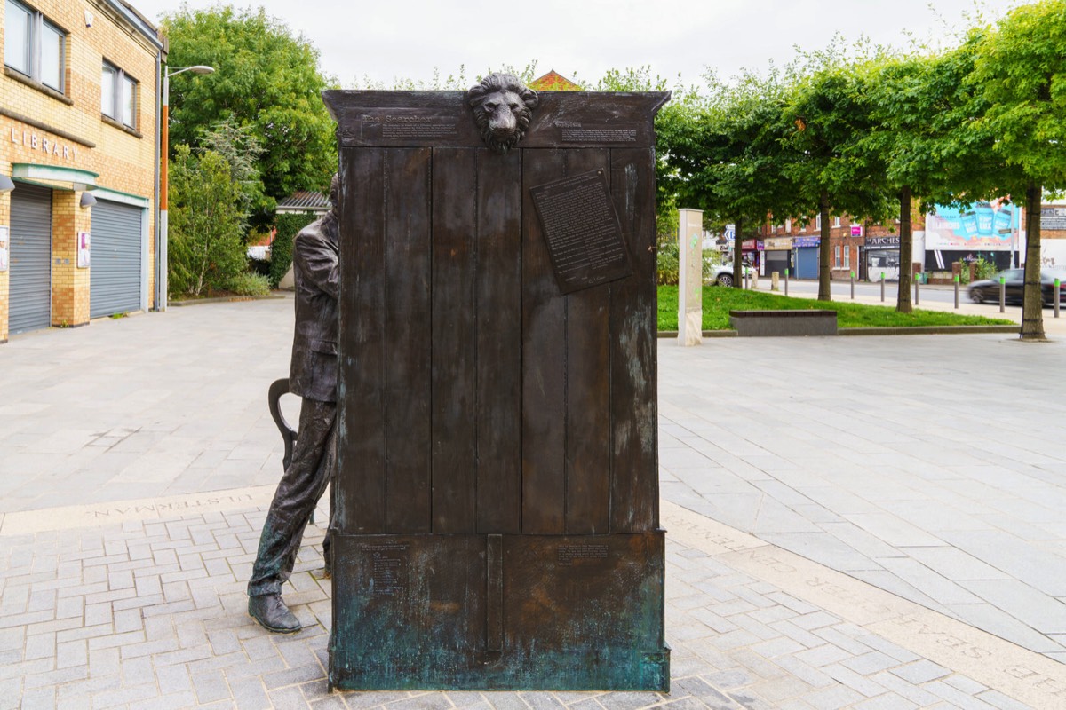 THE SEARCHER BY ROSS WILSON - CS LEWIS SQUARE IN BELFAST 011