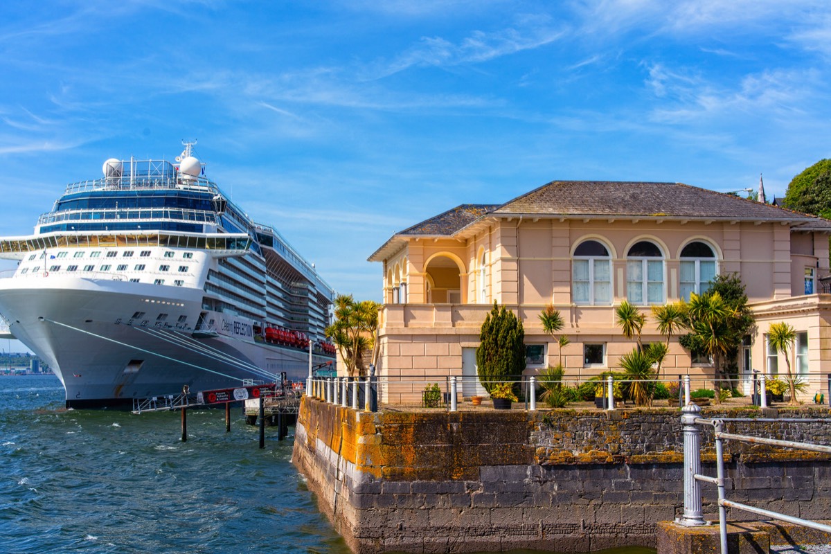 THE CELEBRITY REFLECTION VISITS THE TOWN OF COBH 002