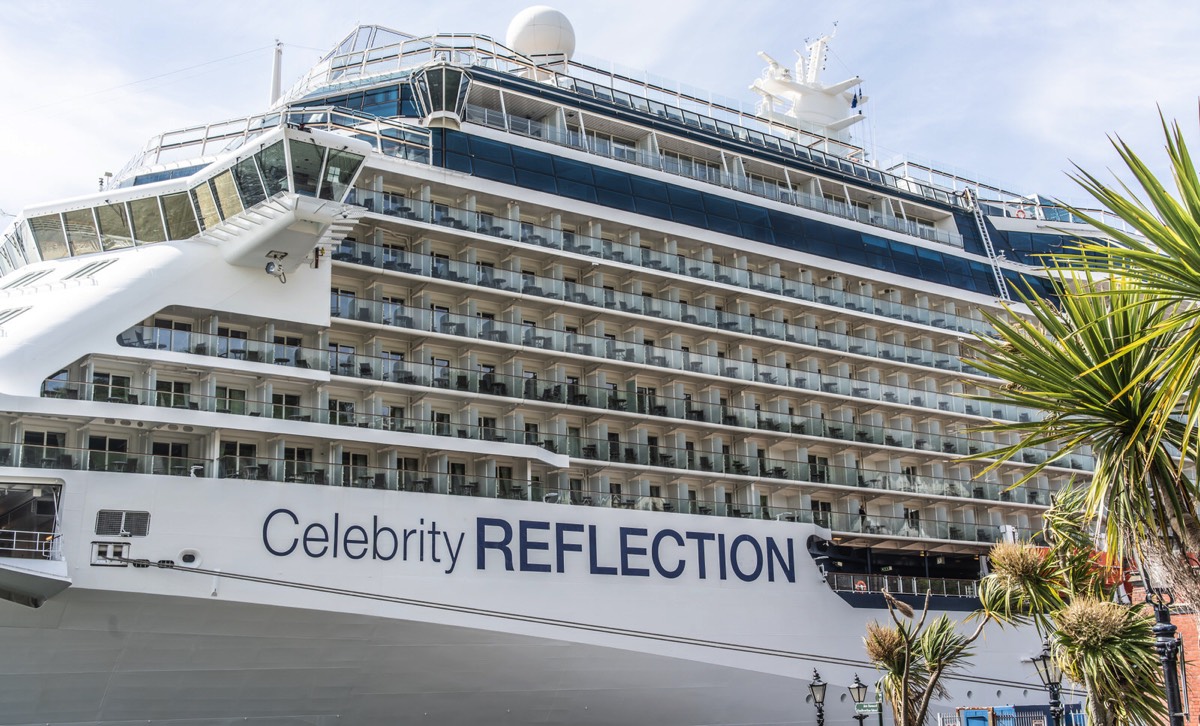 THE CELEBRITY REFLECTION VISITS THE TOWN OF COBH 004