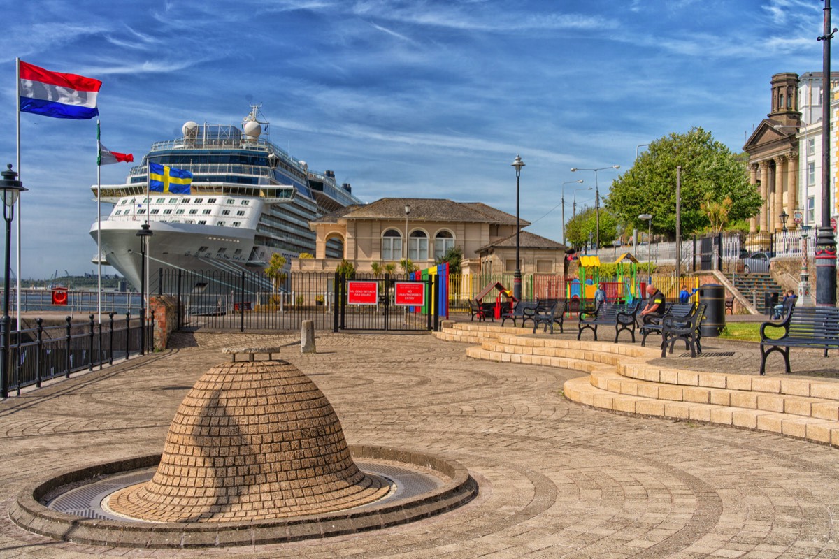 THE CELEBRITY REFLECTION VISITS THE TOWN OF COBH 005