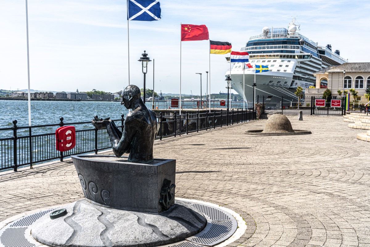 THE CELEBRITY REFLECTION VISITS THE TOWN OF COBH 012