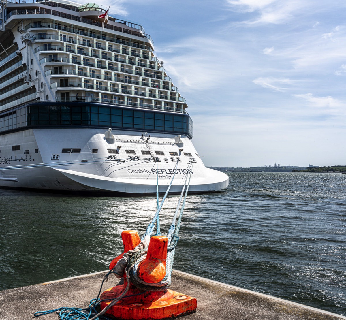 THE CELEBRITY REFLECTION VISITS THE TOWN OF COBH 019