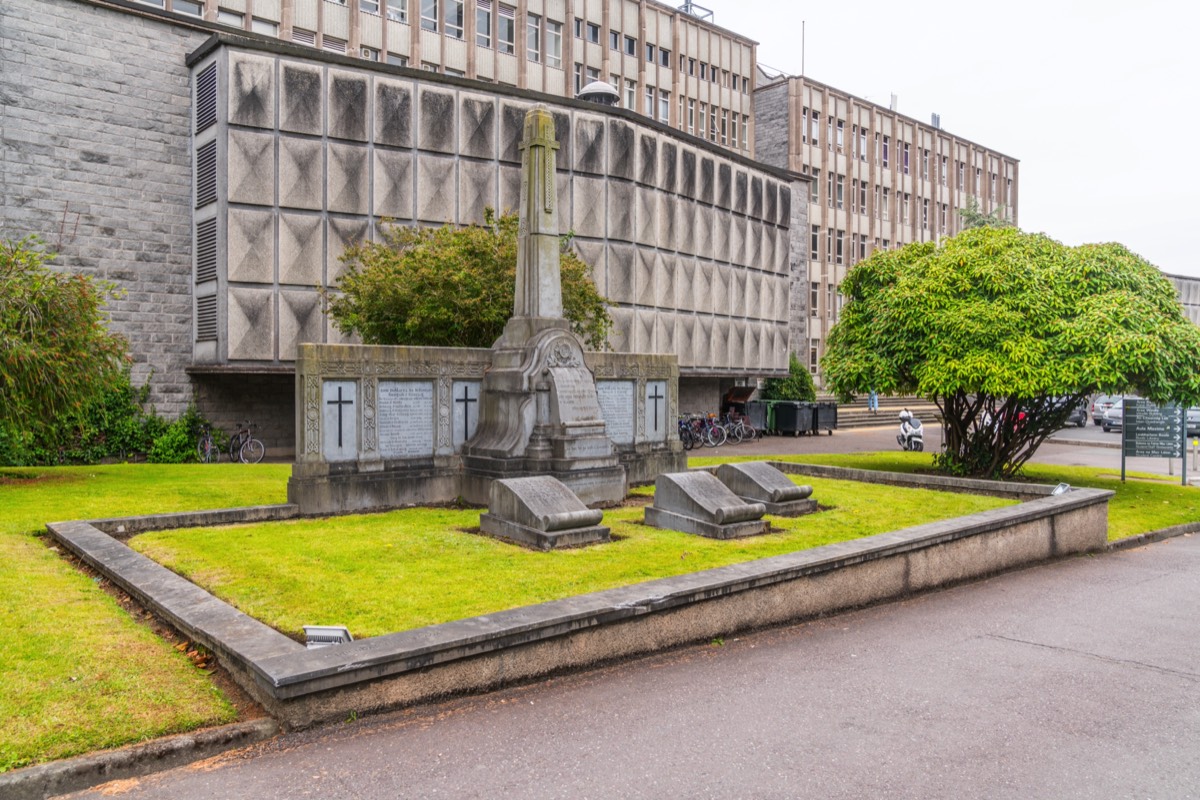 MONUMENTS MEMORIALS PLAQUES 007