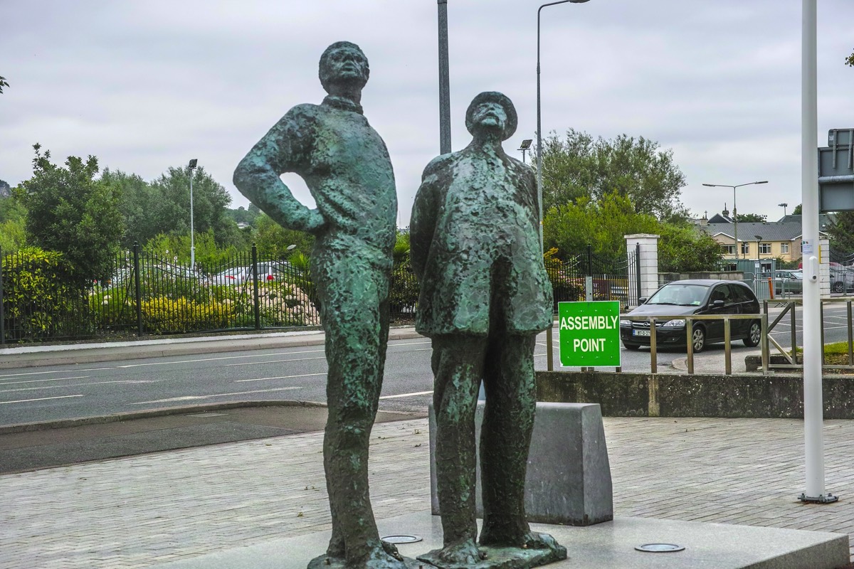 TWO WORKING MEN IN CORK 003