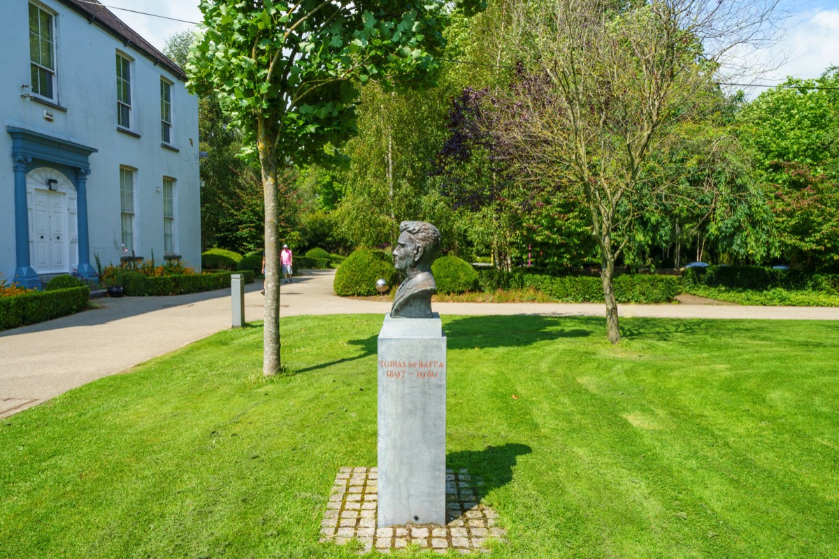 BUST OF TOM BARRY - FITZGERALD PARK CORK 004