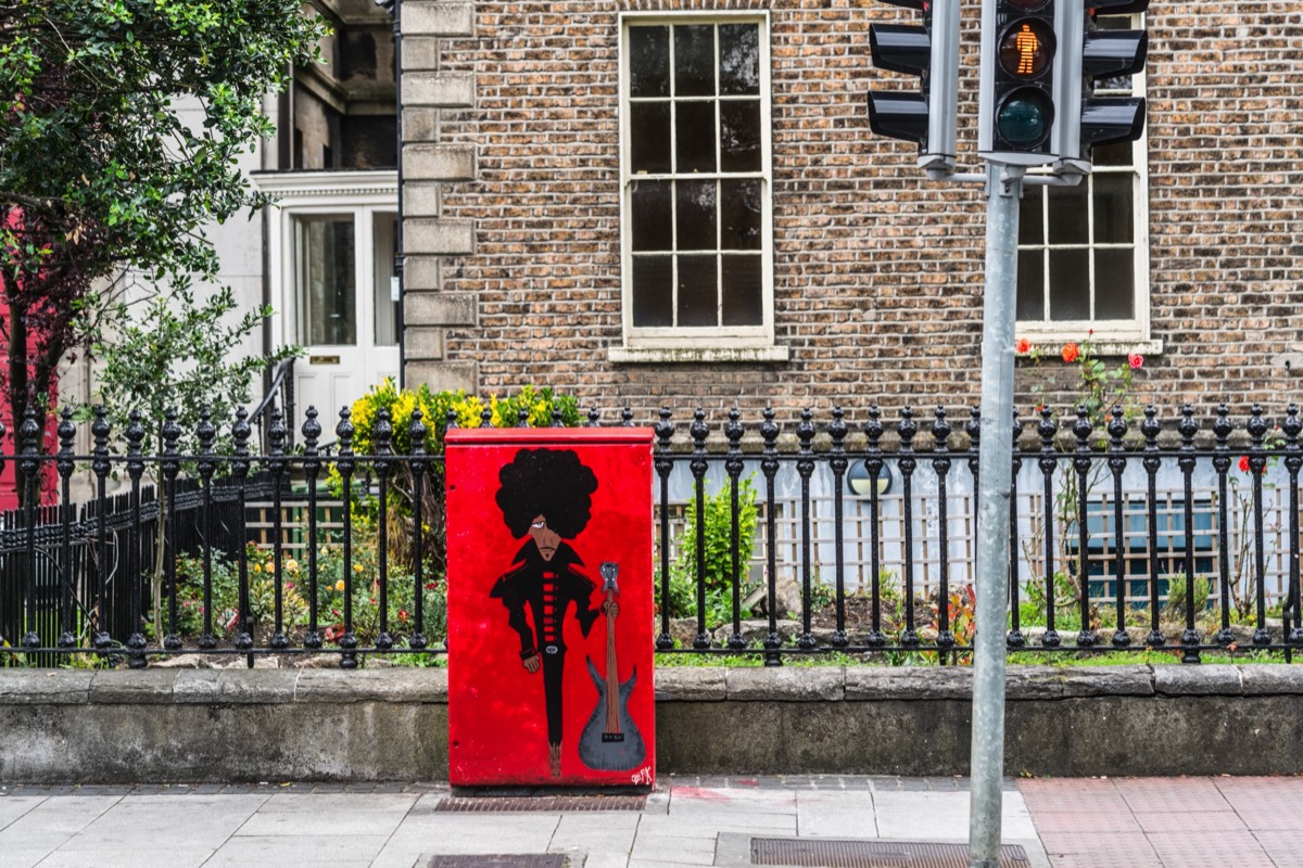 PHIL LYNOTT ON A STREET UTILITY CABINET  006