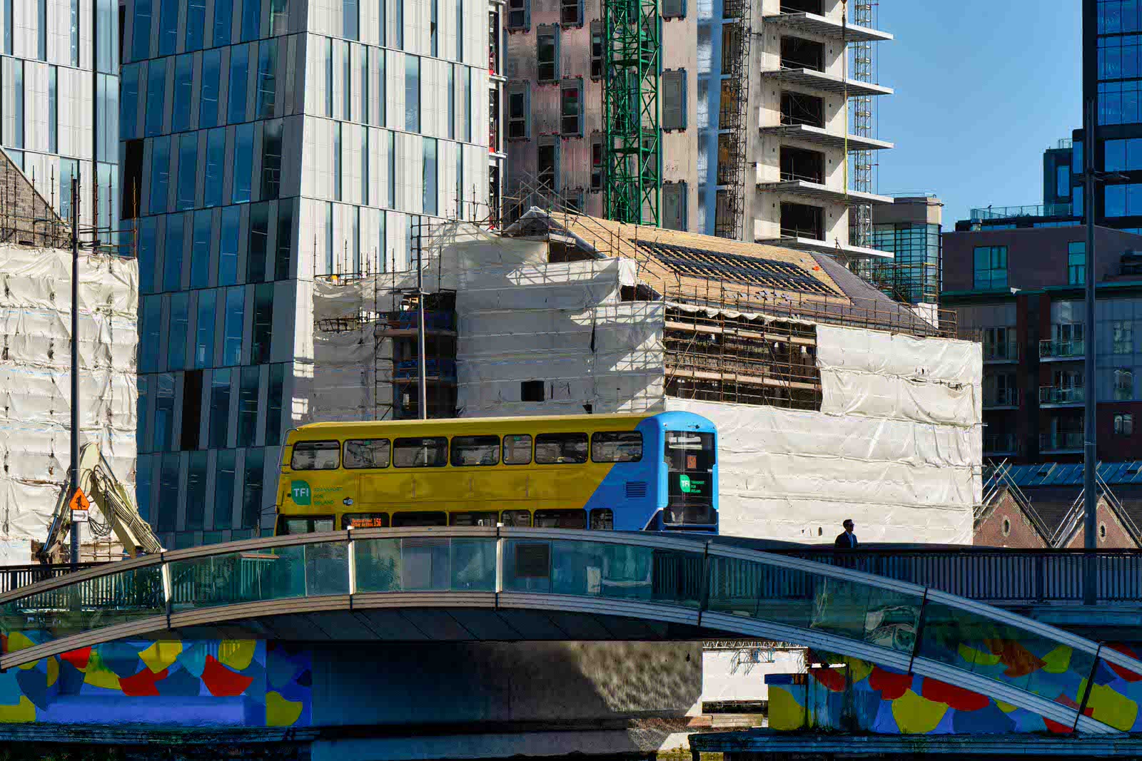  BUS ON BRIDGE 