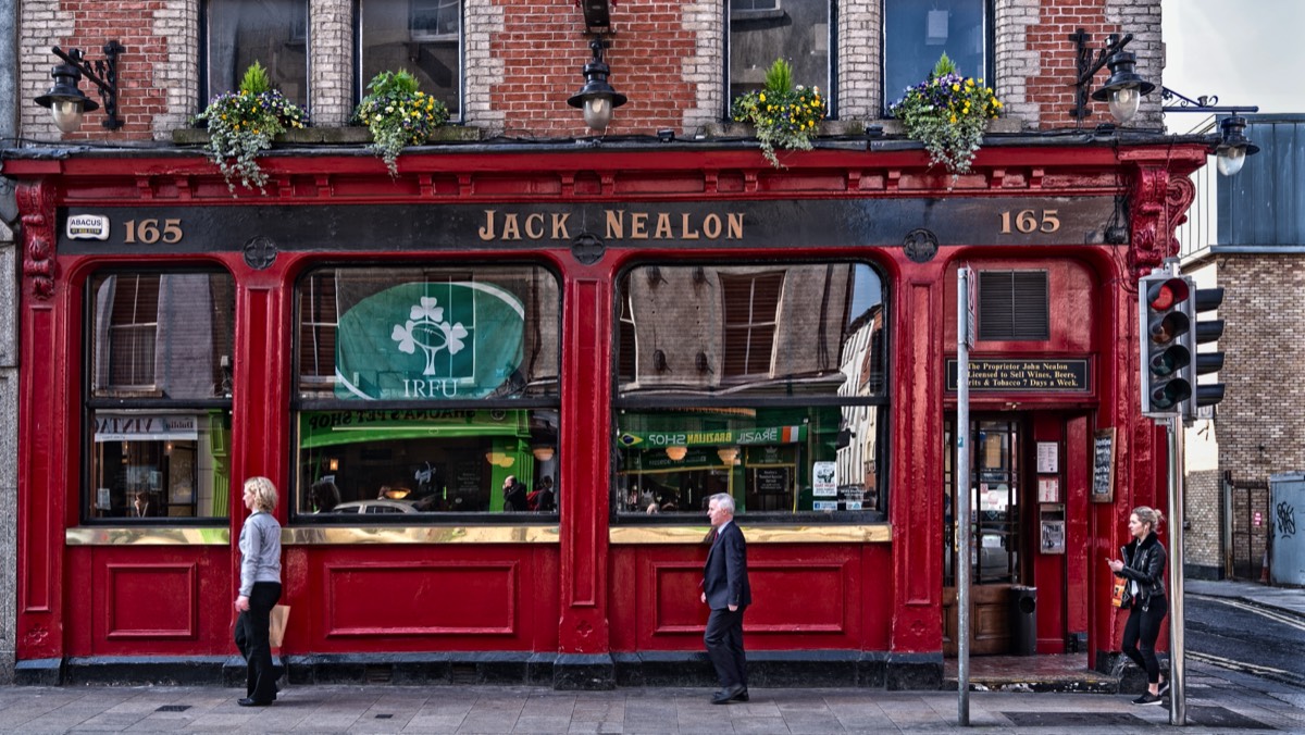 JACK NEALON’S PUB IS TO CLOSE [FAKE STORY] 005