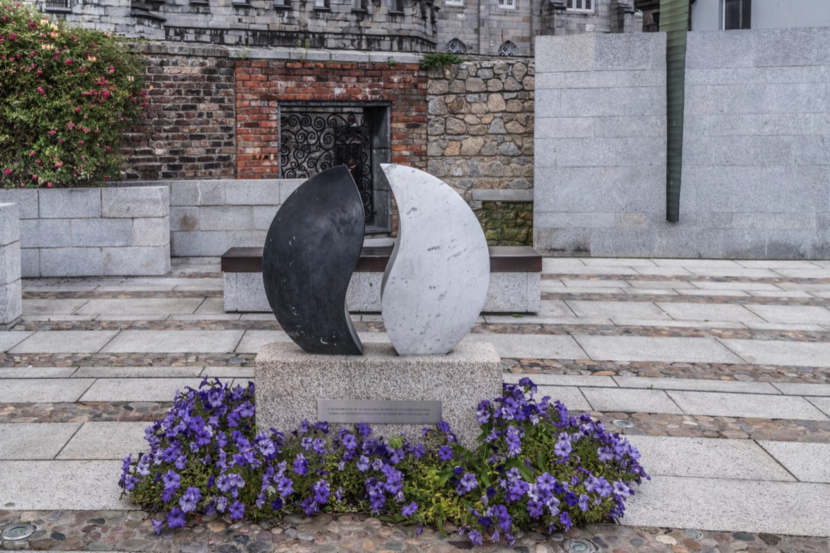 Garda Síochána Memorial Garden 005