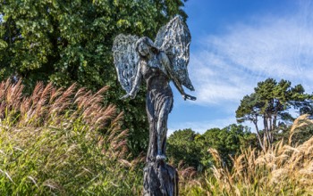  TOE IN THE WATER [A SCULPTURE BY BOB QUINN]  