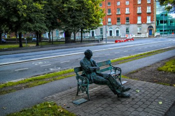  STATUE OF PATRICK KAVANAGH NORTH BANK OF GRAND CANAL ON MESPIL ROAD  