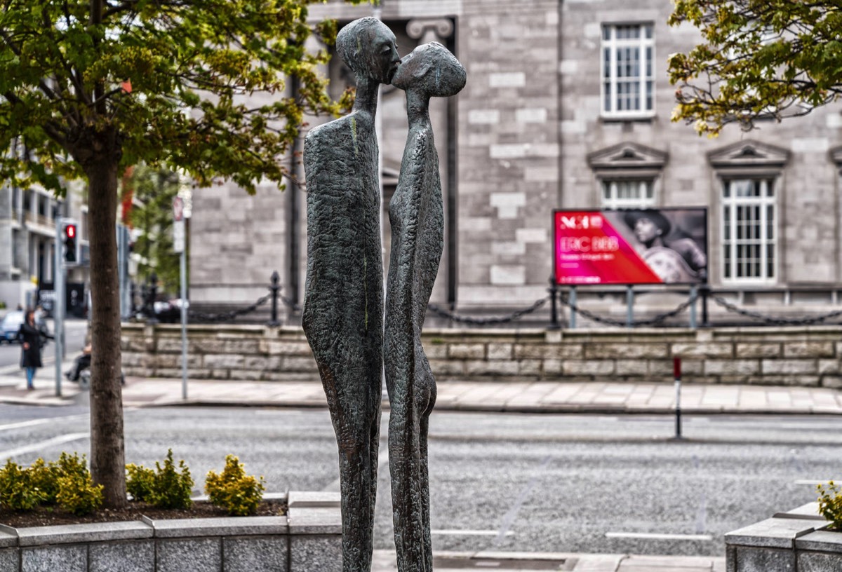 THE KISS BY ROWAN GILLESPIE - PHOTOGRAPHED IN APRIL 2017 004