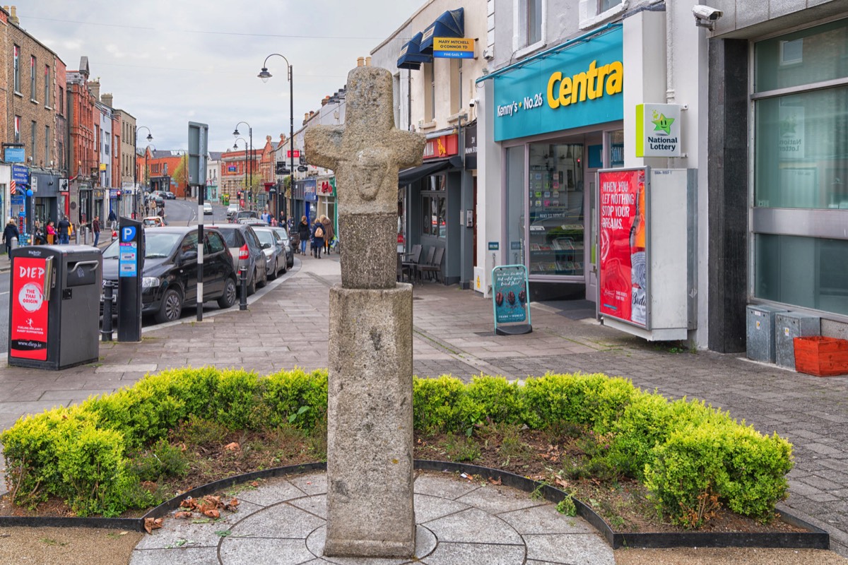 THE MARKET CROSS IN BLACKROCK VILLAGE 001