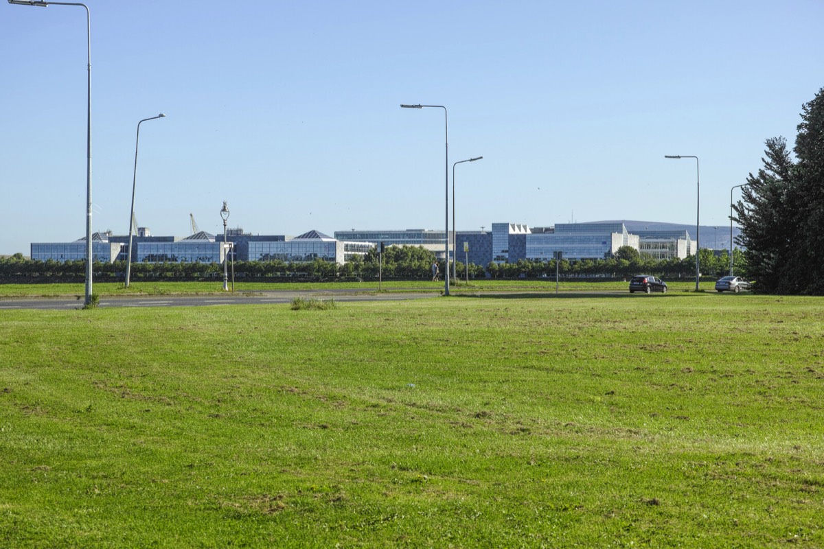 A WALK ALONG THE PROMENADE - CLONTARF 003