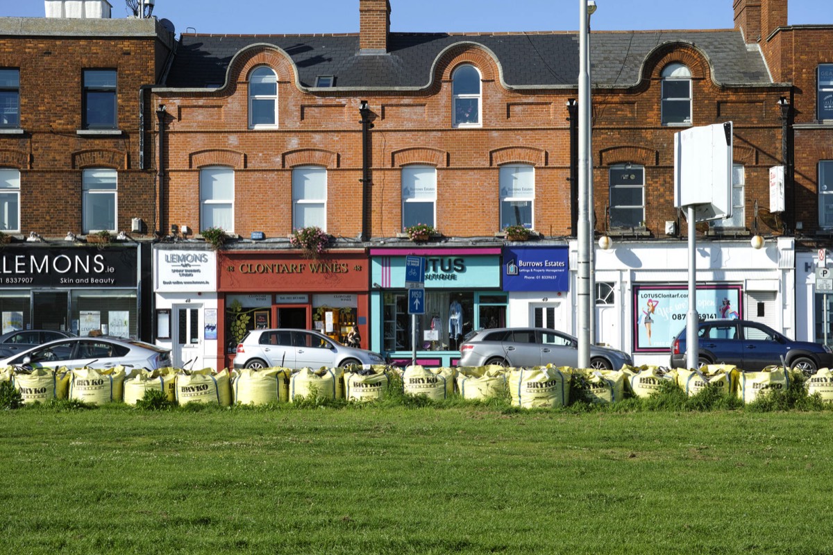 A WALK ALONG THE PROMENADE - CLONTARF 011