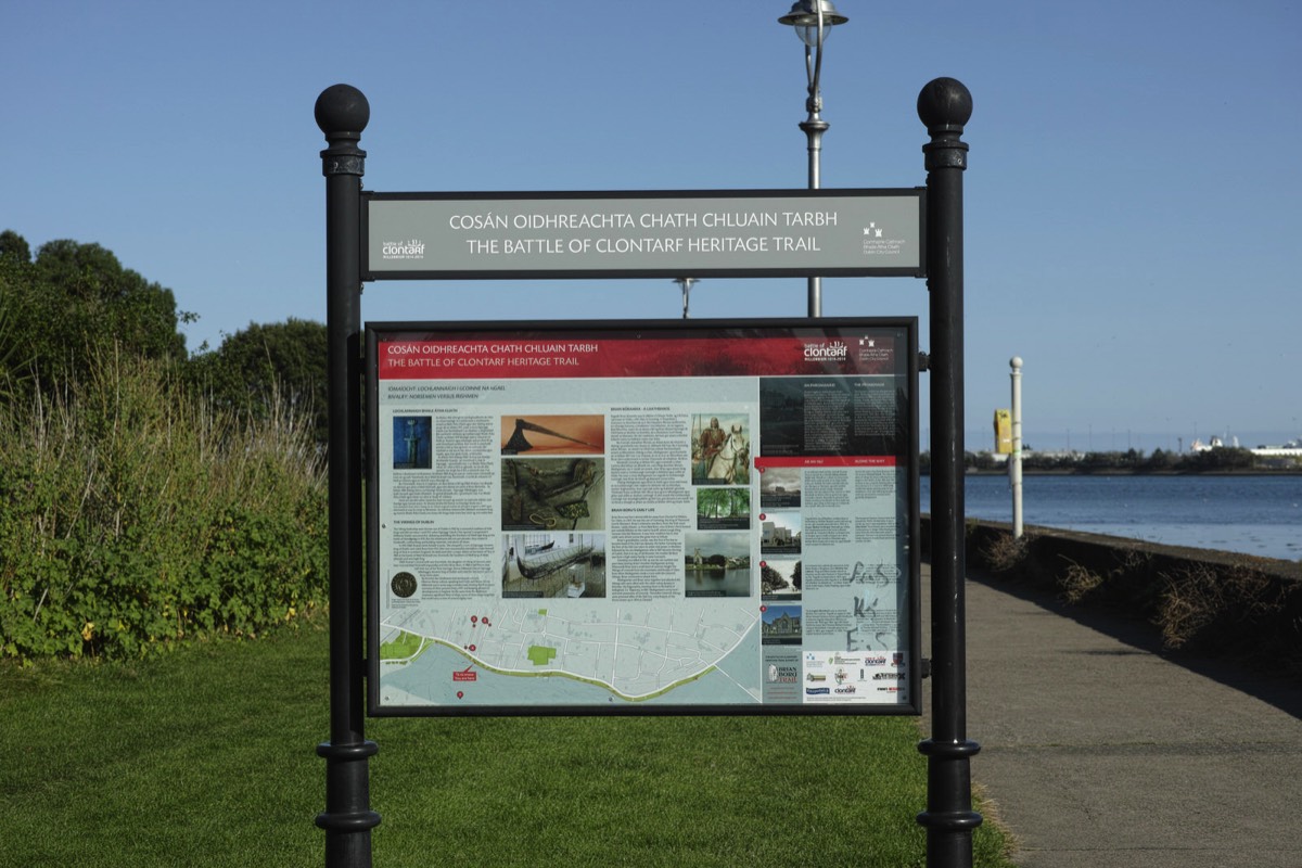 A WALK ALONG THE PROMENADE - CLONTARF 025