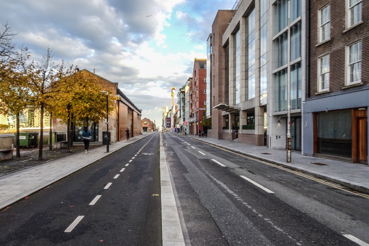 AUTUMN LEAVES ON CITY QUAY 011