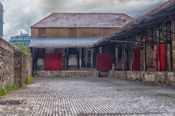  OLD WAREHOUSE ON SIR JOHN ROGERSONS QUAY - PHOTOGRAPHED 17 APRIL 2017 