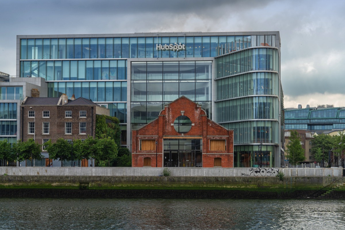 HUBSPOT HOUSE ON SIR JOHN ROGERSONS QUAY 001